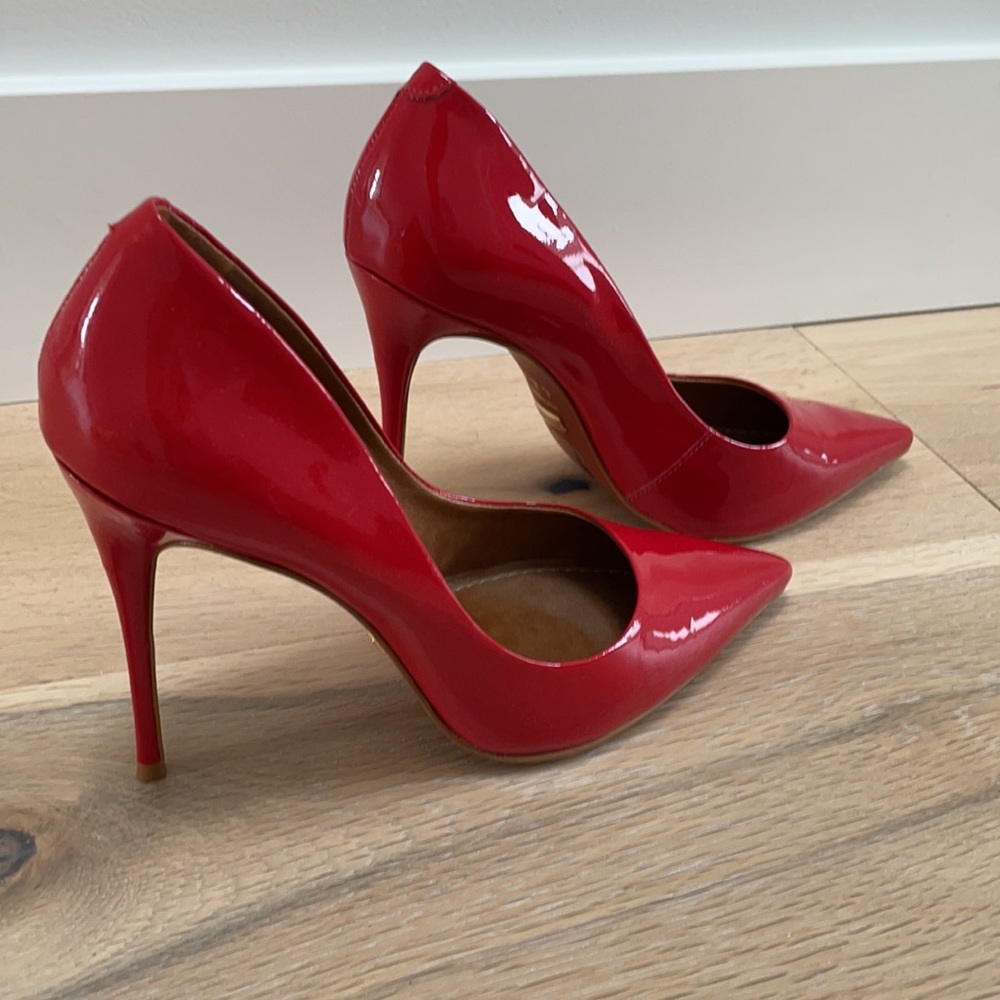 L’intervalle Red High-heel stilettos